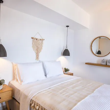 Yploui * Kyra Panagia