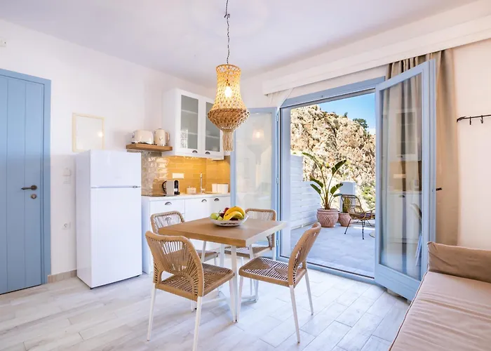 Yploui * Kyra Panagia