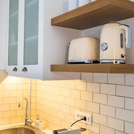 Yploui * Kyra Panagia