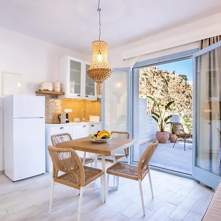 Yploui * Kyra Panagia