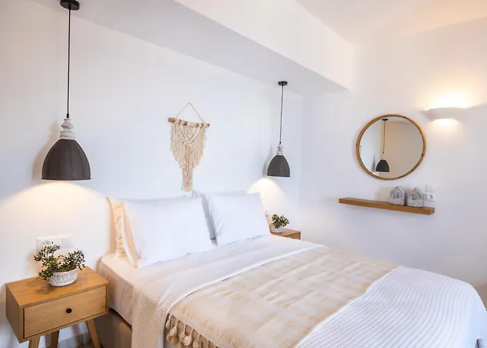 Yploui * Kyra Panagia