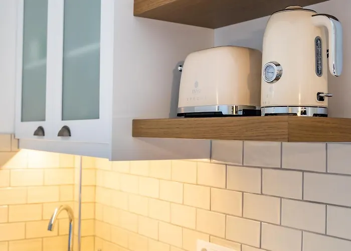 Yploui * Kyra Panagia