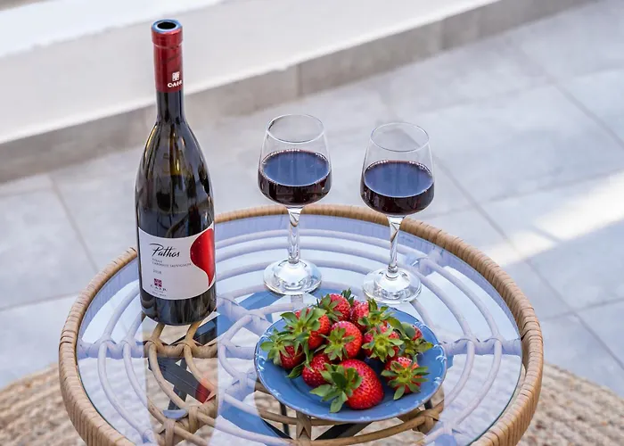 Yploui * Kyra Panagia